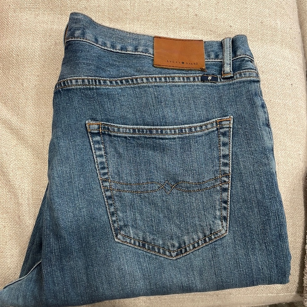 Lucky brand athletic fit men’s jeans